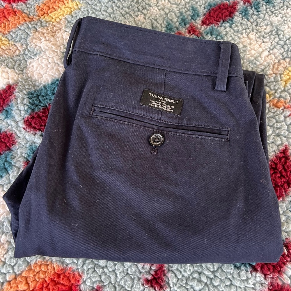 Men’s Banana Republic Rapid Movement Slim-Fit Chinos. 32x32